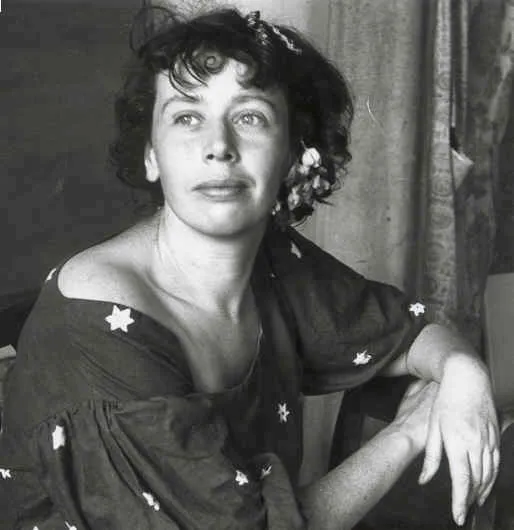 Cornelia in una camicia